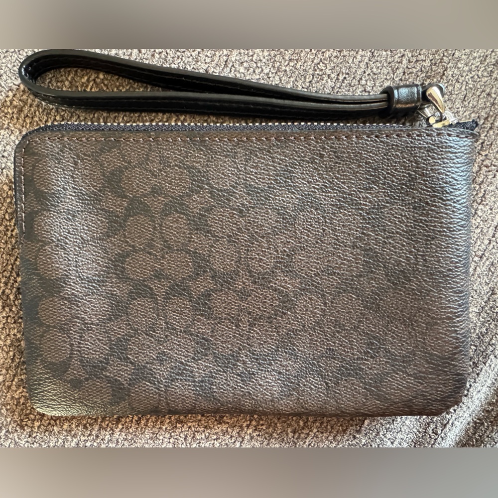 COACH F31891 Corner Zip Wristlet Signature Cherry - NWT - Picture 3 of 6